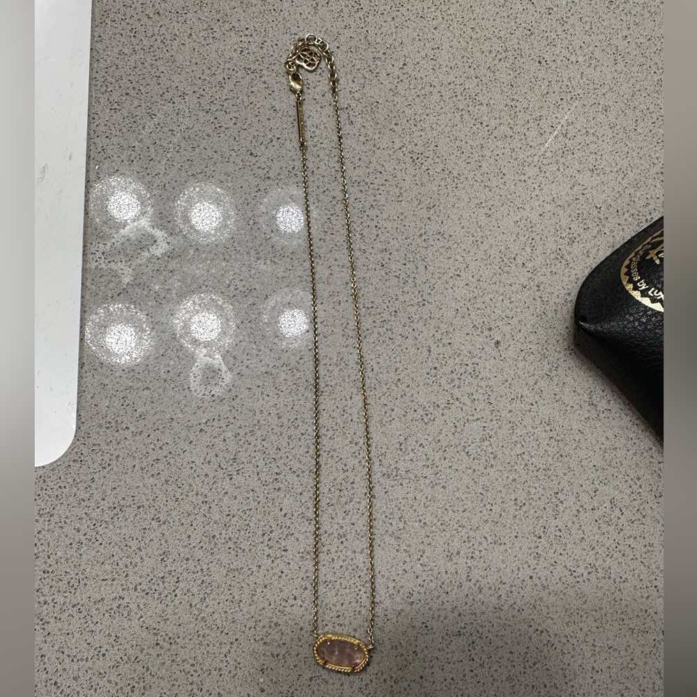 Kendra Scott necklace